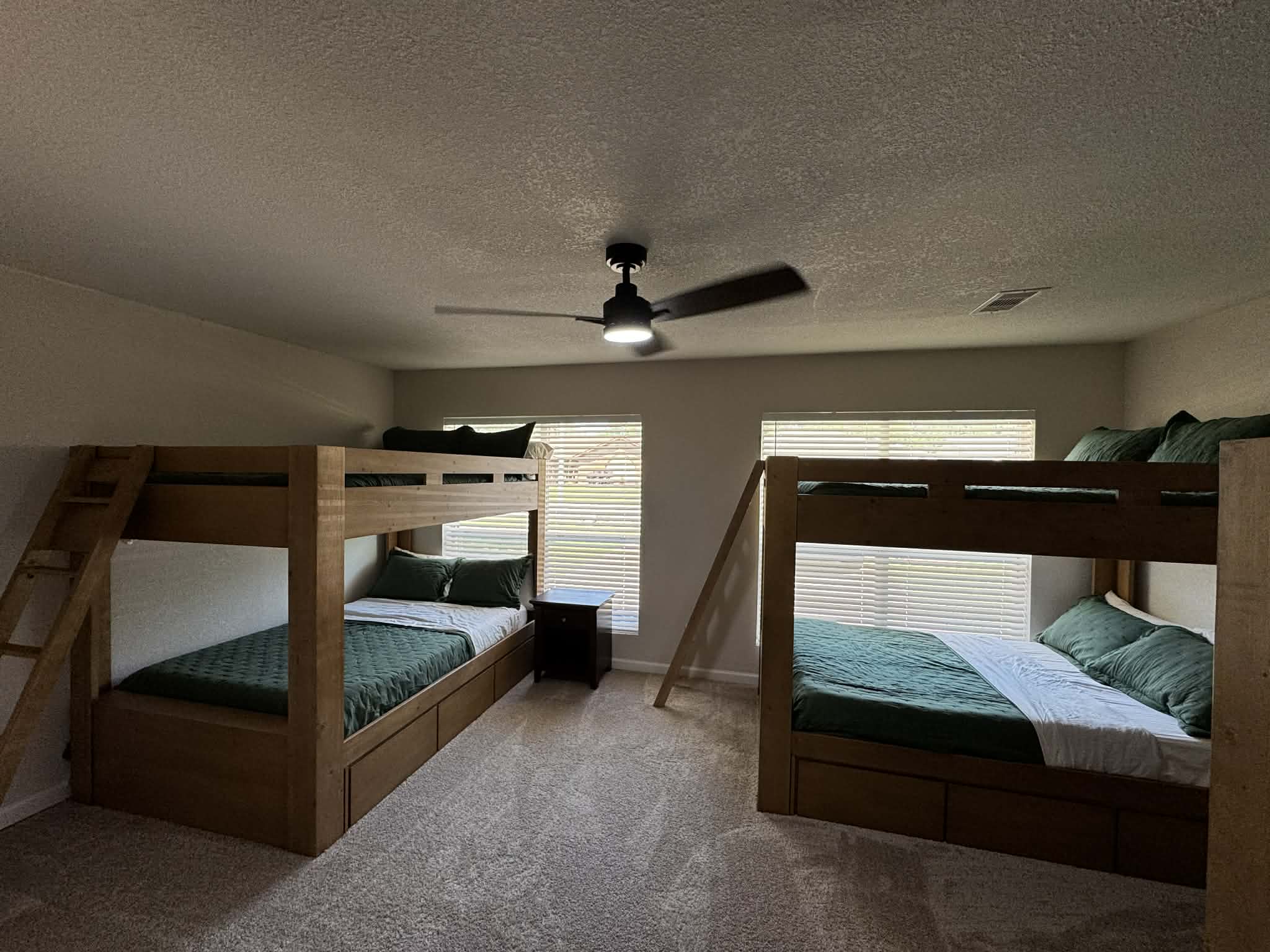 6 Man Room